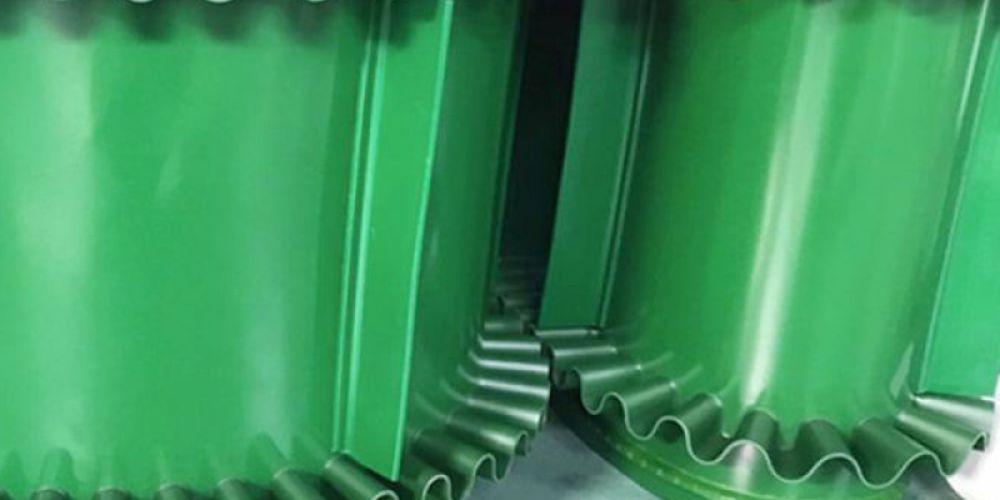 How can skirted baffle conveyor belts improve conveying efficiency and directional conveying