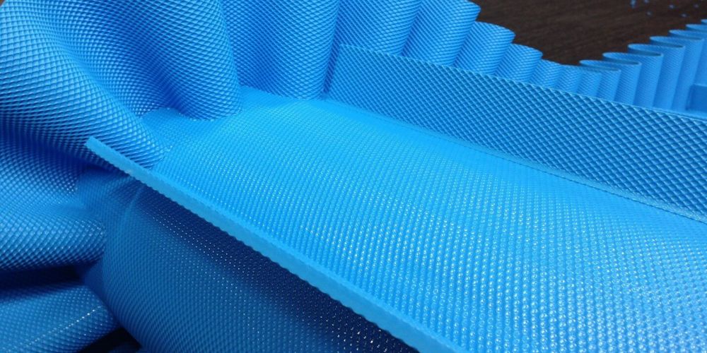 What are the colors, thicknesses and patterns of PVC conveyor belts?