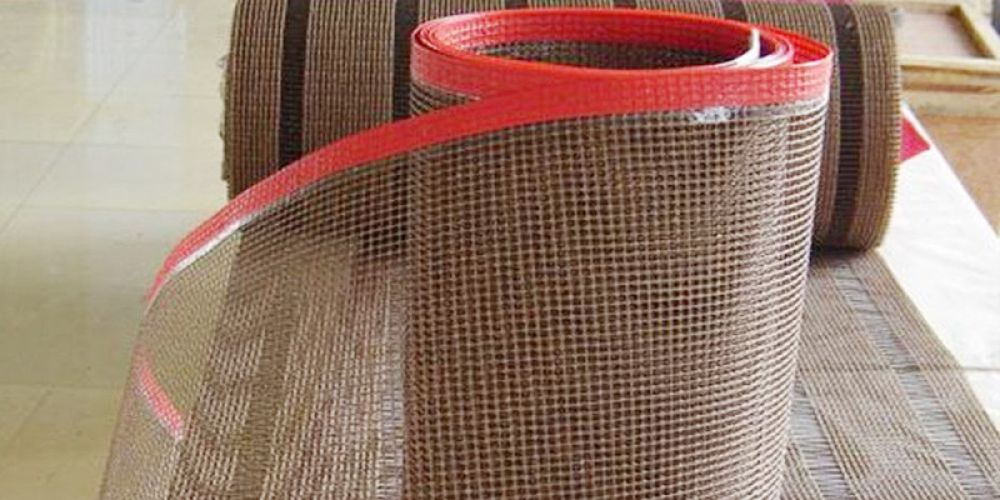 What are the types and characteristics of Teflon mesh conveyor belts